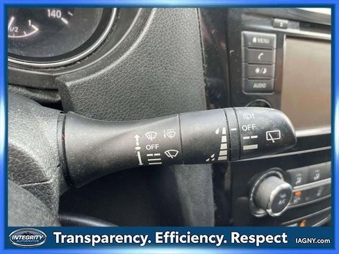 Used 2019 Nissan Rogue S image 23