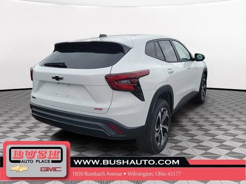 New 2026 Chevrolet Trax RS w/ Sunroof Package FWD image 4