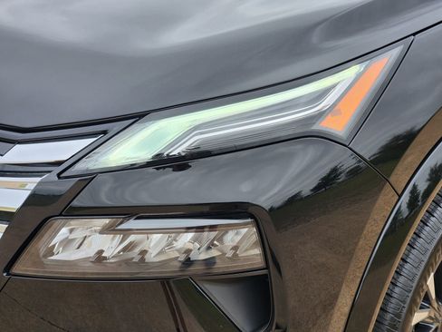 New 2026 Nissan Rogue Platinum image 9