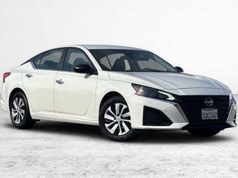 Used 2025 Nissan Altima 2.5 S image 2