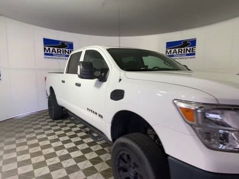 Used 2018 Nissan Titan S w/ GAWR Package AWD/4WD image 4