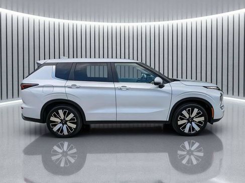 New 2026 Mitsubishi Outlander SE FWD image 3