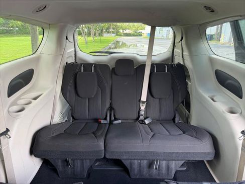 Used 2023 Chrysler Voyager LX FWD image 20