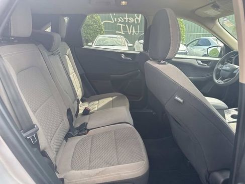 Used 2020 Ford Escape SE image 14