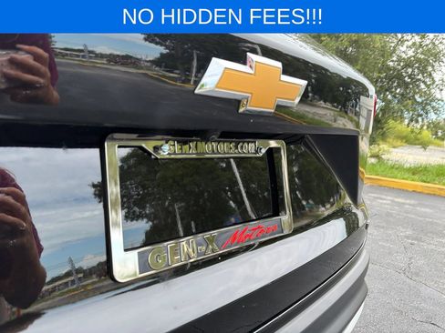 Used 2025 Chevrolet Trax LT w/ Sunroof Package FWD image 9