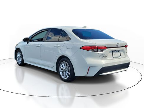Used 2021 Toyota Corolla LE w/ LE Premium Package FWD image 4