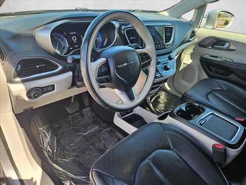 Used 2019 Chrysler Pacifica Limited FWD image 10