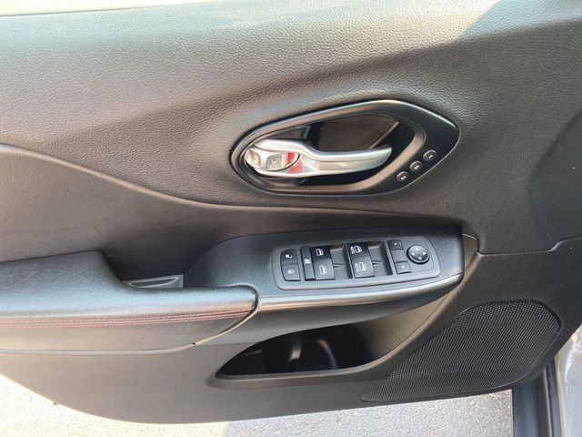 Used 2022 Jeep Cherokee Trailhawk w/ Sound & Nav Group AWD/4WD image 13
