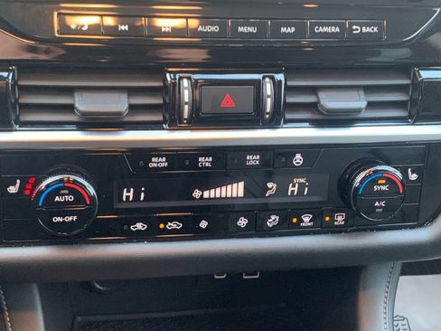 Used 2022 Nissan Pathfinder SL image 24