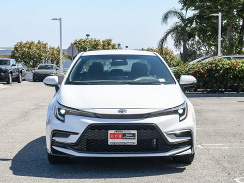 Used 2025 Toyota Corolla SE w/ Convenience Package FWD image 2