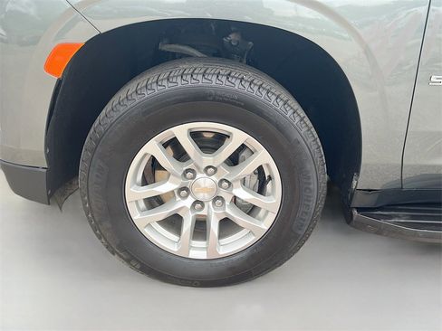 Used 2024 Chevrolet Suburban LS image 29