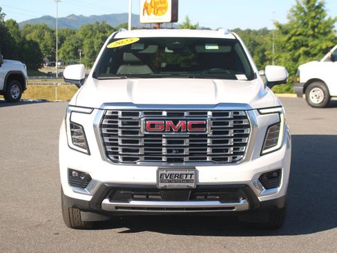 Used 2025 GMC Yukon XL Denali AWD/4WD image 2