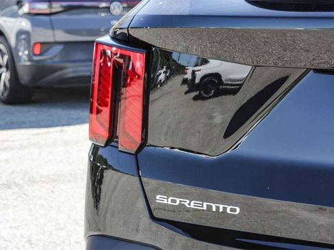 Used 2025 Kia Sorento SX Prestige image 11