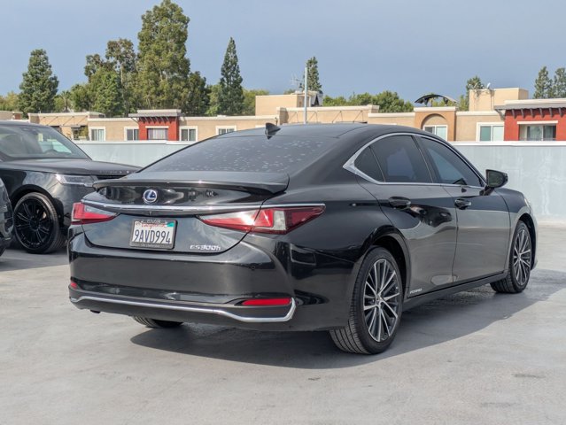 Used 2022 Lexus ES 300h w/ Premium Package FWD image 5