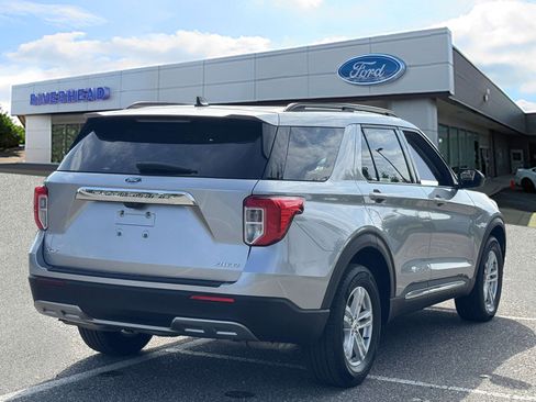 Certified 2022 Ford Explorer XLT w/ Equipment Group 202A image 5