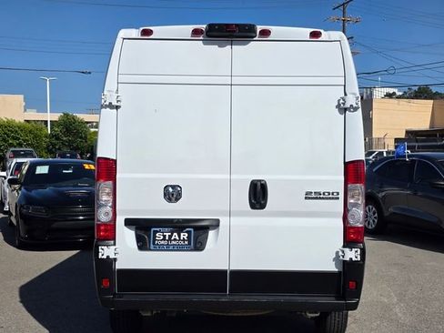 Used 2024 RAM ProMaster 2500 w/ Convenience Group FWD image 5