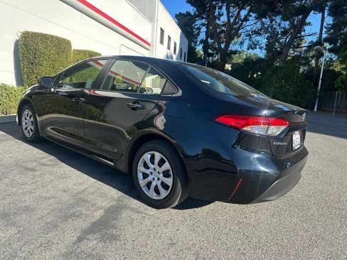 Used 2025 Toyota Corolla LE w/ Carpet Mat Package (TMS) FWD image 4