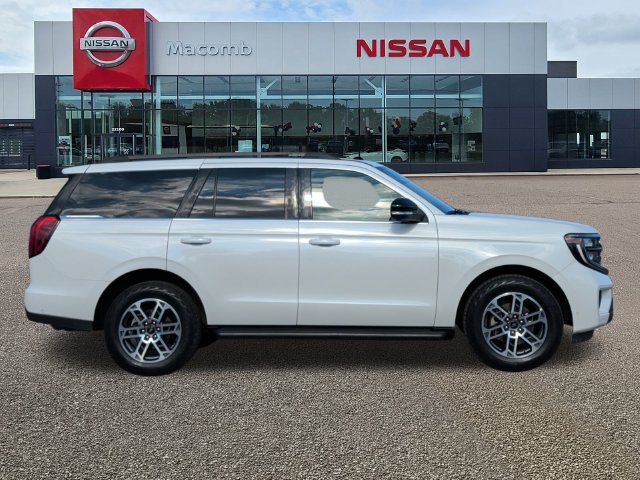 Used 2025 Ford Expedition Active AWD/4WD image 8