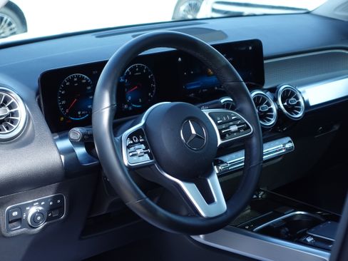 Certified 2022 Mercedes-Benz GLB 250 4MATIC image 7