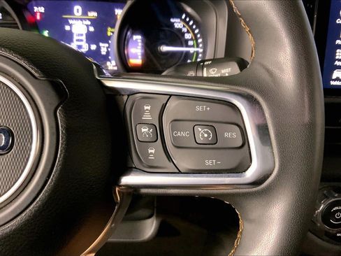 Used 2024 Jeep Wrangler Unlimited Sahara AWD/4WD image 19