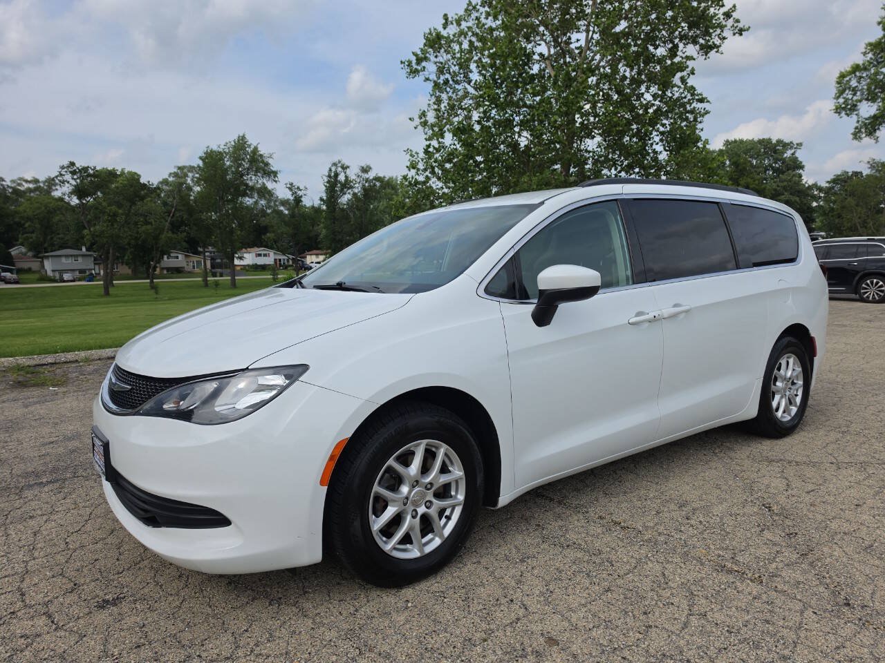 Used 2020 Chrysler Voyager LX w/ Cold Weather Group FWD image 2