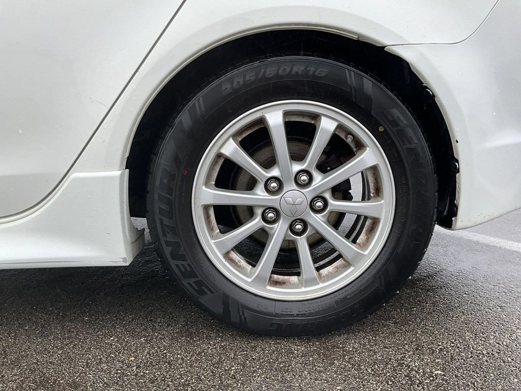 Used 2014 Mitsubishi Lancer ES FWD image 9