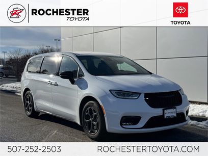 Used 2024 Chrysler Pacifica Select