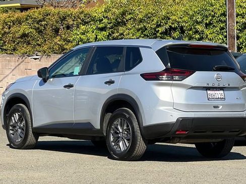 Used 2024 Nissan Rogue S image 9