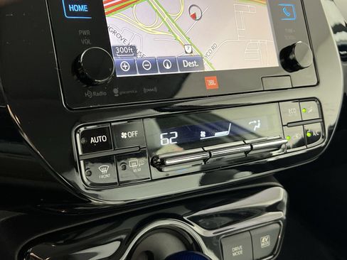 Used 2017 Toyota Prius Four image 20