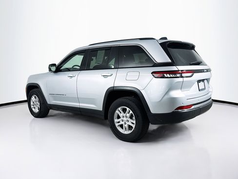 Used 2023 Jeep Grand Cherokee Laredo image 28