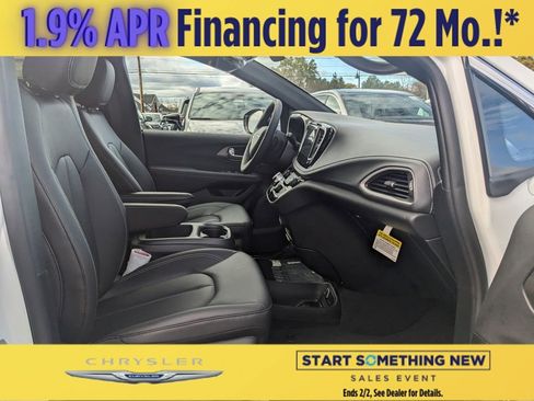 New 2026 Chrysler Pacifica Select image 23