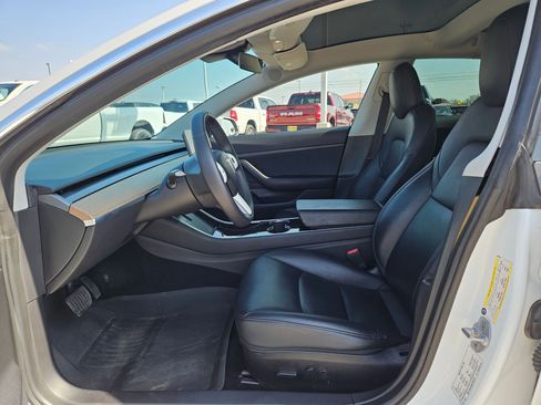 Used 2020 Tesla Model 3 Standard Range Plus image 9
