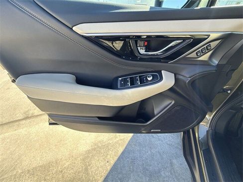 Used 2025 Subaru Outback Limited image 13