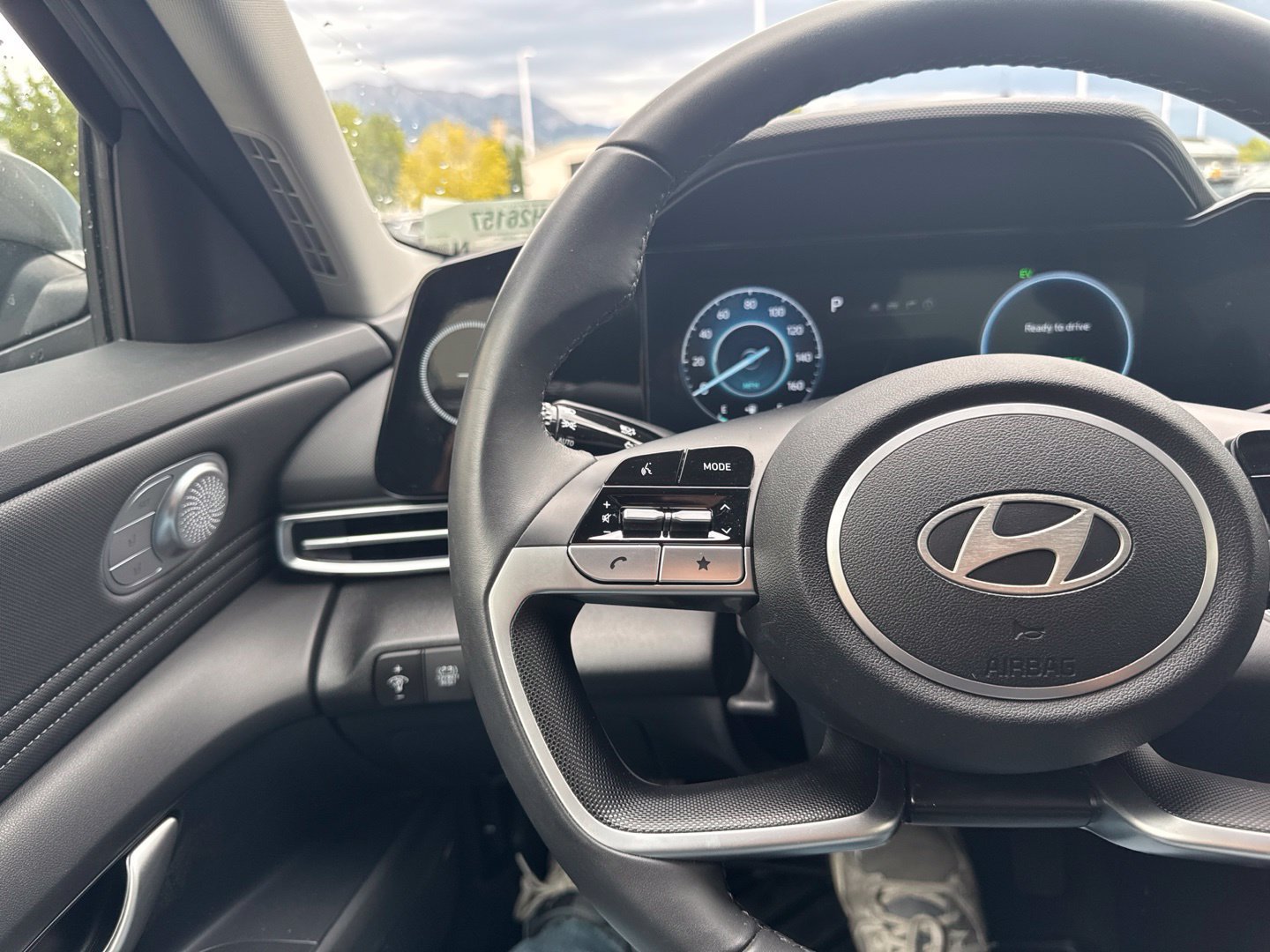 Used 2025 Hyundai Elantra Limited FWD image 21