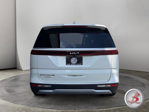 Used 2022 Kia Carnival LX FWD image 6
