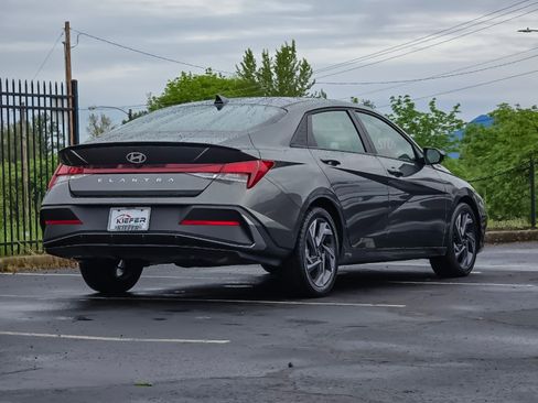 Used 2025 Hyundai Elantra Sport FWD image 3