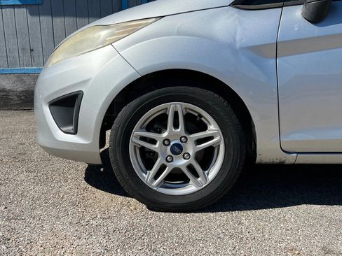 Used 2013 Ford Fiesta SE image 24