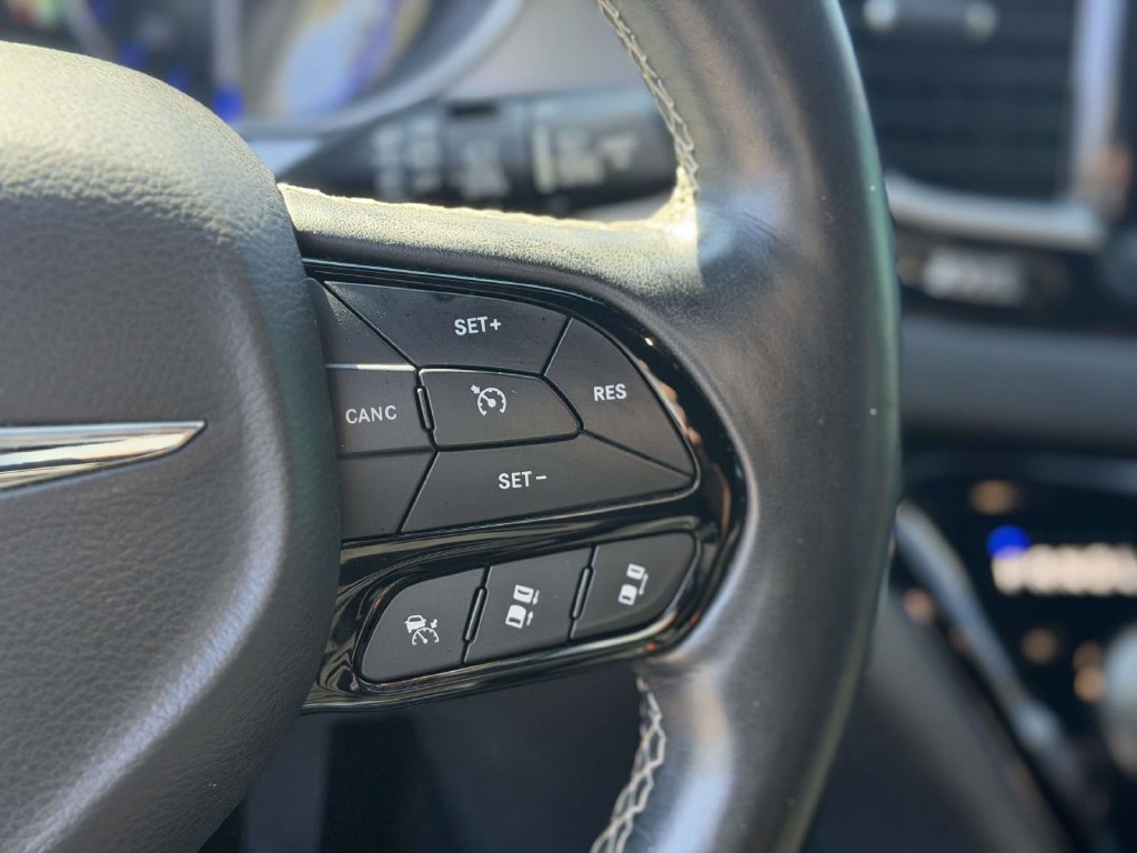 Used 2018 Chrysler Pacifica Touring-L Plus w/ Advanced Safetytec Group FWD image 31