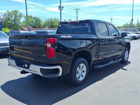 Used 2022 Chevrolet Silverado 1500 LT AWD/4WD image 5