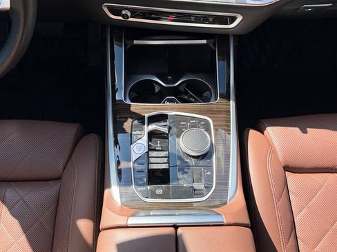 Used 2024 BMW X7 xDrive40i w/ Premium Package image 15