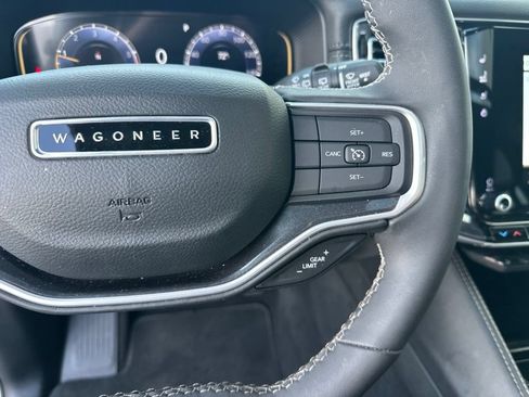 Used 2024 Jeep Wagoneer 4WD w/ Premium Group I image 17