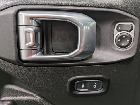 Used 2024 Jeep Wrangler Willys image 9