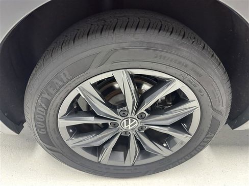 Used 2024 Volkswagen Tiguan SE AWD/4WD image 13