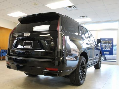 Used 2024 Cadillac Escalade Sport w/ LPO, ONYX Package image 5
