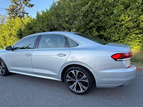 Used 2021 Volkswagen Passat 2.0T SE FWD image 4