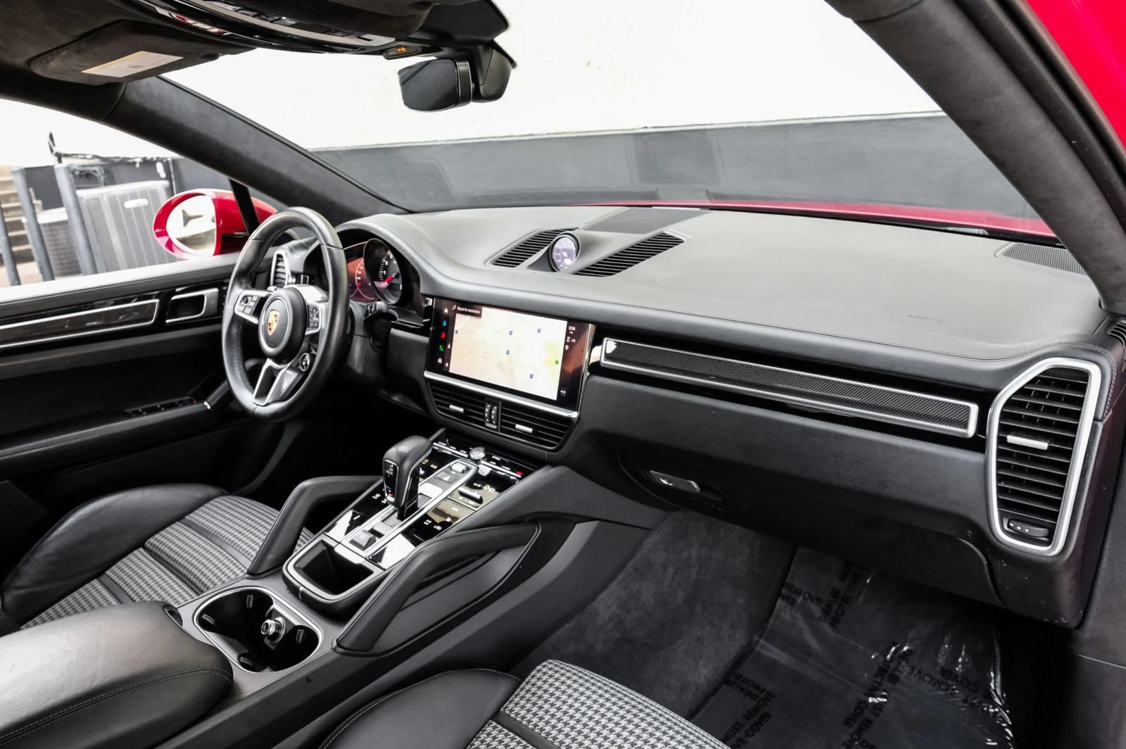 Used 2022 Porsche Cayenne GTS AWD/4WD image 10