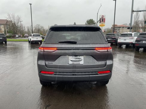 New 2025 Jeep Grand Cherokee Altitude image 4
