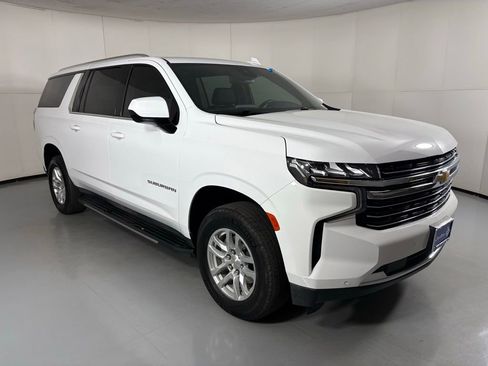 Used 2024 Chevrolet Suburban LT image 2