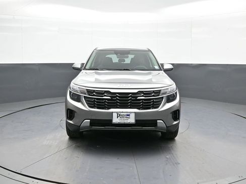 Certified 2024 Kia Seltos LX image 2