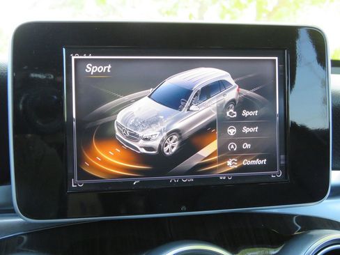 Used 2018 Mercedes-Benz GLC 300 image 27